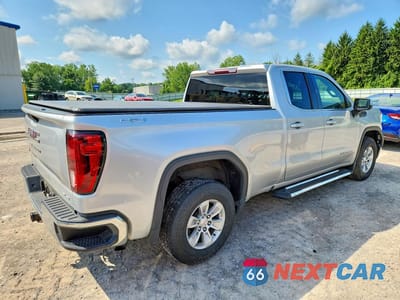 Trzecie zdjęcie samochodu z tyłu: 2021 GMC SIERRA K1500 SLE VIN:1GTR9BEK0MZ195909 - miniatura