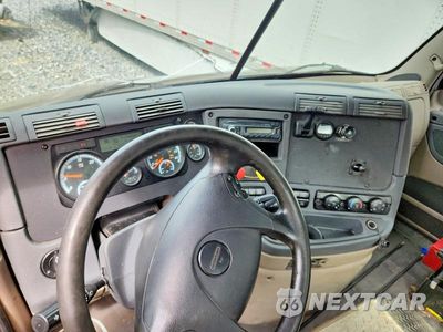 Zdjęcie 8 z 13 samochodu: 2017 FREIGHTLINER CASCADIA 113 SEMI TRUCK VIN:1FUBGBDVXHLHH2528 - miniatura