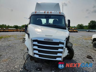 Piąte zdjęcie samochodu w środku: 2025 FREIGHTLINER CASCADIA 116 SEMI TRUCK VIN:3AKJHTDV1SDVL0260 - miniatura