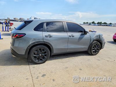 Trzecie zdjęcie samochodu z tyłu: 2025 HONDA HR-V SPORT VIN:3CZRZ1H59SM746962 - miniatura