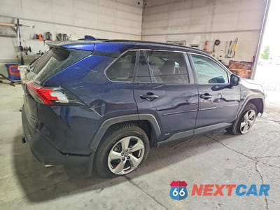 Trzecie zdjęcie samochodu z tyłu: 2021 TOYOTA RAV4 HYBRID XLE PREMIUM VIN:4T3B6RFV2MU045747 - miniatura
