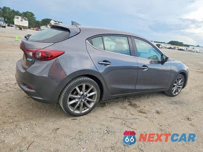 Trzecie zdjęcie samochodu z tyłu: 2018 MAZDA 3 VIN:3MZBN1M33JM199691 - miniatura