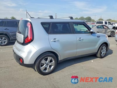 Trzecie zdjęcie samochodu z tyłu: 2018 KIA SOUL BASE VIN:KNDJN2A25J7577990 - miniatura