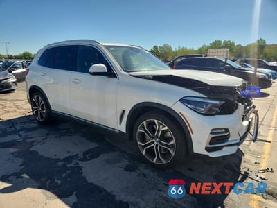 Czwarte zdjęcie samochodu z boku: 2021 BMW X5 XDRIVE45E VIN:5UXTA6C04M9G68363 - miniatura