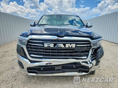 Piąte zdjęcie samochodu w środku: 2025 RAM 1500 LARAMIE VIN:1C6SRFJP5SN761889 - miniatura