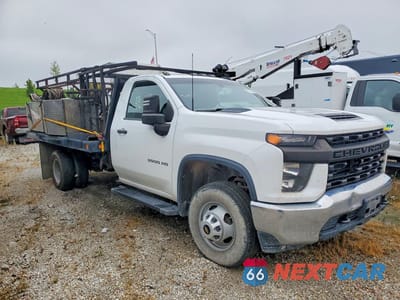 Czwarte zdjęcie samochodu z boku: 2022 CHEVROLET SILVERADO C3500 VIN:1GB3WRE77NF155255 - miniatura