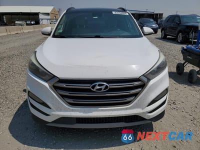 Piąte zdjęcie samochodu w środku: 2018 HYUNDAI TUCSON LIMITED VIN:KM8J33A26JU763787 - miniatura