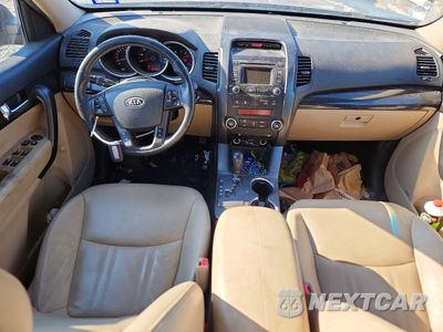 Zdjęcie 8 z 12 samochodu: 2013 KIA SORENTO EX VIN:5XYKU4A20DG378534 - miniatura