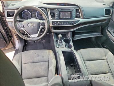 Zdjęcie 8 z 13 samochodu: 2019 TOYOTA HIGHLANDER LE VIN:5TDZARFH0KS056364 - miniatura