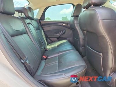 Zdjęcie 10 z 12 samochodu: 2014 FORD FOCUS TITANIUM VIN:1FADP3J21EL240653 - miniatura