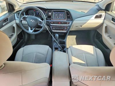 Zdjęcie 8 z 12 samochodu: 2019 HYUNDAI SONATA SE VIN:5NPE24AF3KH799708 - miniatura