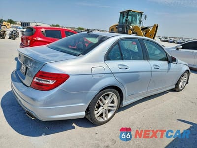 Trzecie zdjęcie samochodu z tyłu: 2013 MERCEDES-BENZ C 300 4MATIC VIN:WDDGF8AB4DR251896 - miniatura