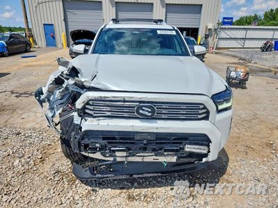 Piąte zdjęcie samochodu w środku: 2025 TOYOTA 4RUNNER LIMITED VIN:JTEVA5BR5S5060854 - miniatura