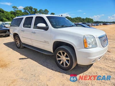 Czwarte zdjęcie samochodu z boku: 2013 GMC YUKON XL DENALI VIN:1GKS2MEF1DR357121 - miniatura