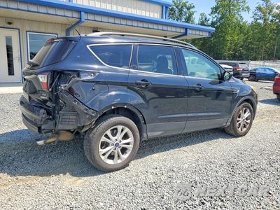 Trzecie zdjęcie samochodu z tyłu: 2018 FORD ESCAPE SE VIN:1FMCU9GD6JUB76085 - miniatura