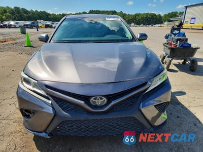 Piąte zdjęcie samochodu w środku: 2018 TOYOTA CAMRY SE VIN:4T1B11HK4JU590484 - miniatura