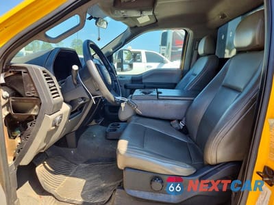 Zdjęcie 7 z 12 samochodu: 2018 FORD F550 SUPER DUTY VIN:1FDUF5GT1JDA01239 - miniatura