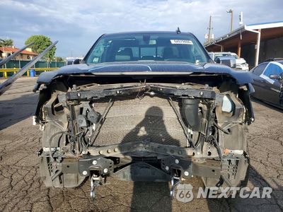 Piąte zdjęcie samochodu w środku: 2021 GMC SIERRA K1500 DENALI VIN:3GTU9FED7MG420099 - miniatura
