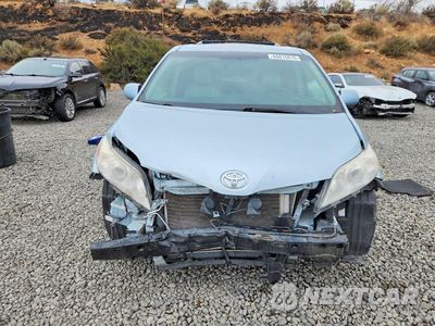 Piąte zdjęcie samochodu w środku: 2016 TOYOTA SIENNA XLE 7-PASSENGER VIN:5TDDK3DC2GS129432 - miniatura