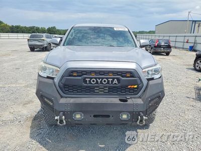 Piąte zdjęcie samochodu w środku: 2018 TOYOTA TACOMA SR V6 VIN:3TMCZ5AN4JM167504 - miniatura