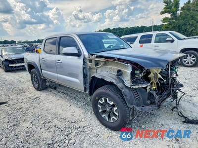 Czwarte zdjęcie samochodu z boku: 2018 TOYOTA TACOMA TRD OFF-ROAD VIN:5TFCZ5AN1JX156647 - miniatura