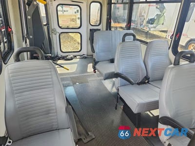 Zdjęcie 10 z 13 samochodu: 2017 FORD E350 SHUTTLE BUS VIN:1FDEE3FSXHDC18982 - miniatura