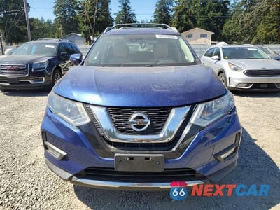 Piąte zdjęcie samochodu w środku: 2017 NISSAN ROGUE SL VIN:5N1AT2MV4HC769846 - miniatura