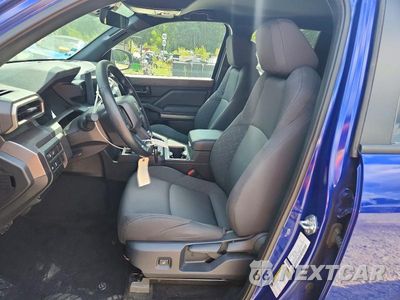 Zdjęcie 7 z 13 samochodu: 2025 TOYOTA TACOMA SR5 VIN:3TMLB5JN4SM123508 - miniatura