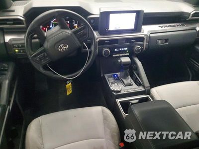 Zdjęcie 8 z 12 samochodu: 2025 TOYOTA TACOMA SR5 VIN:3TMLB5JN9SM184899 - miniatura