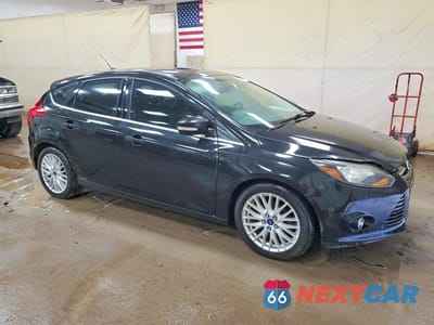 Czwarte zdjęcie samochodu z boku: 2013 FORD FOCUS TITANIUM VIN:1FADP3N24DL304015 - miniatura