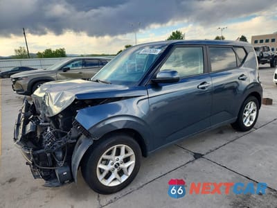 2023 KIA SOUL LX KNDJ23AU4P7197628 - główne zdjęcie licytacji z USA - miniatura