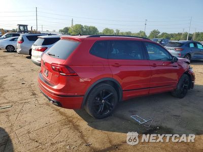 Trzecie zdjęcie samochodu z tyłu: 2024 VOLKSWAGEN TIGUAN SE R-LINE BLACK VIN:3VV8B7AX9RM032300 - miniatura