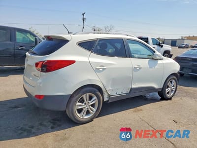 Trzecie zdjęcie samochodu z tyłu: 2010 HYUNDAI TUCSON GLS VIN:KM8JU3AC9AU096395 - miniatura
