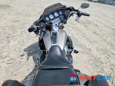 Piąte zdjęcie samochodu w środku: 2016 HARLEY-DAVIDSON FLHTCU ULTRA CLASSIC ELECTRA GLIDE VIN:1HD1FCM12GB652607 - miniatura