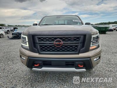 Piąte zdjęcie samochodu w środku: 2023 NISSAN TITAN PRO-4X VIN:1N6AA1ED6PN106109 - miniatura