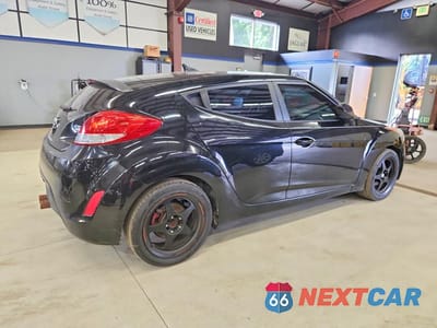 Trzecie zdjęcie samochodu z tyłu: 2013 HYUNDAI VELOSTER BASE VIN:KMHTC6AD9DU162339 - miniatura