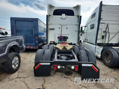 Zdjęcie 6 z 13 samochodu: 2015 PETERBILT 579 SEMI TRUCK VIN:1XPBD49X4FD285337 - miniatura