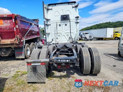 Zdjęcie 6 z 14 samochodu: 2018 FREIGHTLINER CASCADIA 125 VIN:3ALXGF00XJDJS7591 - miniatura