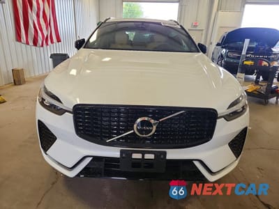 Piąte zdjęcie samochodu w środku: 2024 VOLVO XC60 ULTIMATE VIN:YV4L12RM5R1814810 - miniatura