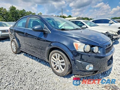 Czwarte zdjęcie samochodu z boku: 2014 CHEVROLET SONIC LT VIN:1G1JC5SH2E4136263 - miniatura
