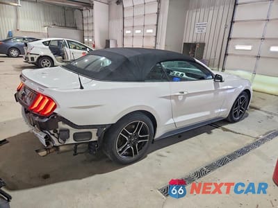 Trzecie zdjęcie samochodu z tyłu: 2021 FORD MUSTANG VIN:1FATP8UH5M5125078 - miniatura