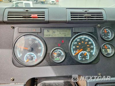Zdjęcie 9 z 13 samochodu: 2017 FREIGHTLINER CASCADIA 113 SEMI TRUCK VIN:1FUBGBDVXHLHH2528 - miniatura