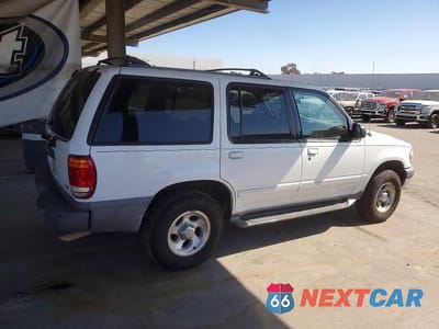 Trzecie zdjęcie samochodu z tyłu: 2000 FORD EXPLORER XLT VIN:1FMZU73E1YZC43038 - miniatura