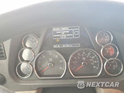 Zdjęcie 9 z 12 samochodu: 2019 PETERBILT 579 SEMI TRUCK VIN:1XPBDP9X9KD600824 - miniatura
