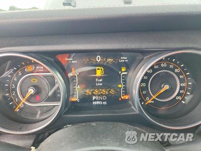 Zdjęcie 9 z 12 samochodu: 2018 JEEP WRANGLER UNLIMITED SAHARA VIN:1C4HJXEN4JW325858 - miniatura