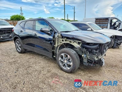 Czwarte zdjęcie samochodu z boku: 2026 CHEVROLET BLAZER 2LT VIN:3GNKBCR43TS142695 - miniatura
