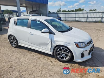 Czwarte zdjęcie samochodu z boku: 2018 CHEVROLET SONIC LT VIN:1G1JD6SB3J4111879 - miniatura