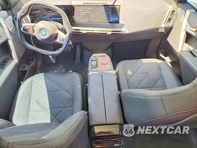 Zdjęcie 8 z 14 samochodu: 2024 BMW IX XDRIVE50 VIN:WB523CF08RCN46657 - miniatura