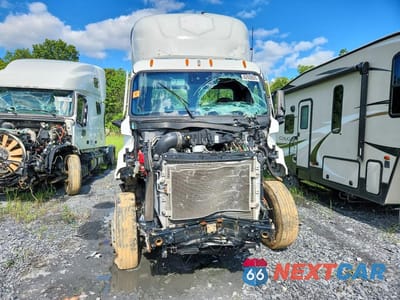 Piąte zdjęcie samochodu w środku: 2021 FREIGHTLINER CASCADIA 1 - SEMI TRUCK VIN:3AKJHTDV6MSMS7978 - miniatura