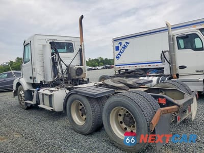 Drugie zdjęcie samochodu z przodu: 2014 VOLVO VNM SEMI TRUCK VIN:4V4MC9EG5EN173868 - miniatura
